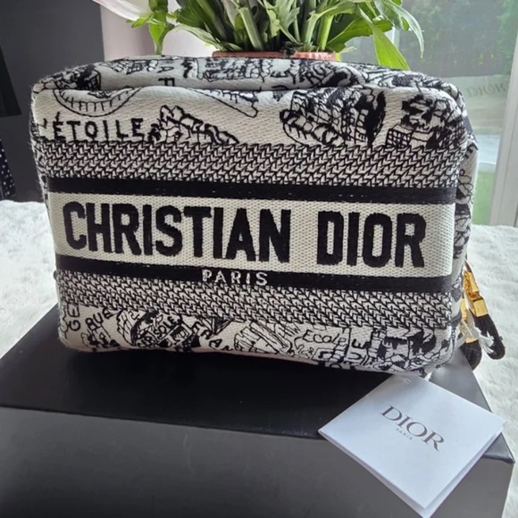 New!! Christian Dior Limited Edition Plan de Paris collection Embroidered Makeup - Picture 1 of 8